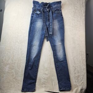 KanCan Jeans High Rise Denim Women’s 28 light wash with Belt Ruffle waist